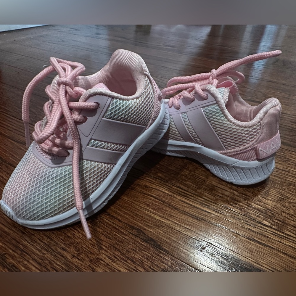 Infant girl size 5 sneaker NAUTICA